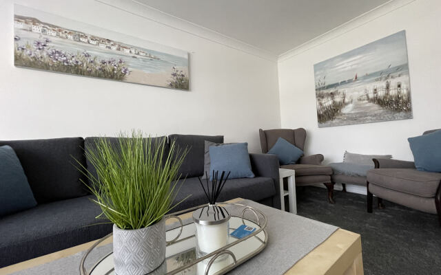 Blissful Bay Just a Stone s Throw Away