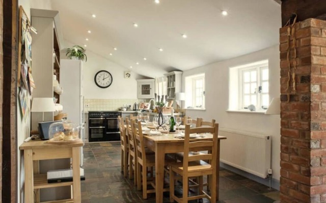 Elliotts Barns