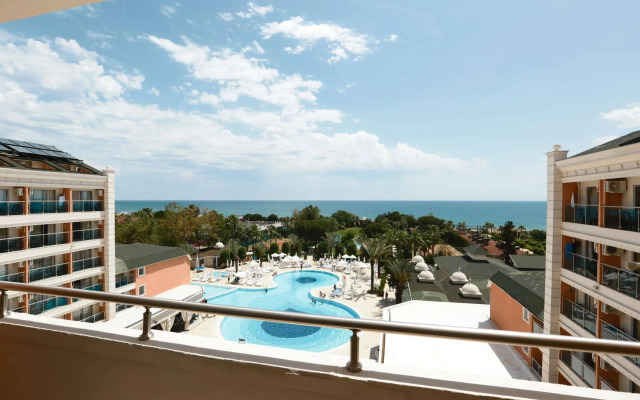 Insula Resort & Spa