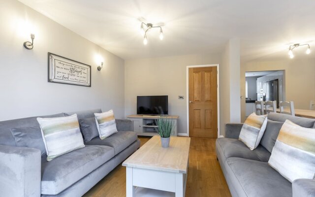 Elliot Oliver Cotswold Style 4 Bed House