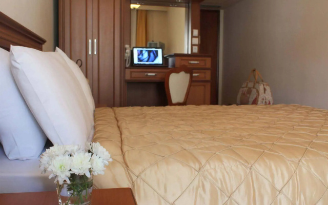 Famissi Hotel
