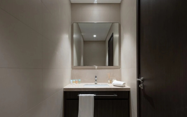 LUX Luxury Downtown Views Suite