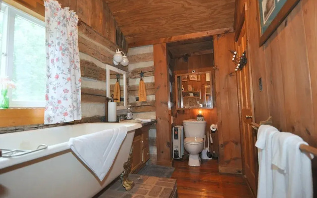 Pondview Cabin - Log Cabin Retreat