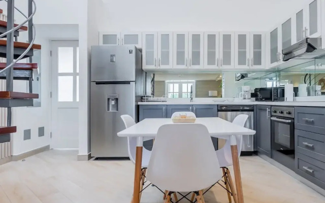 w Elegant 3BR With Modern Terrace in Panama