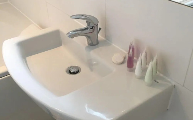 Tay Pearls - Tay Chambers Apartment