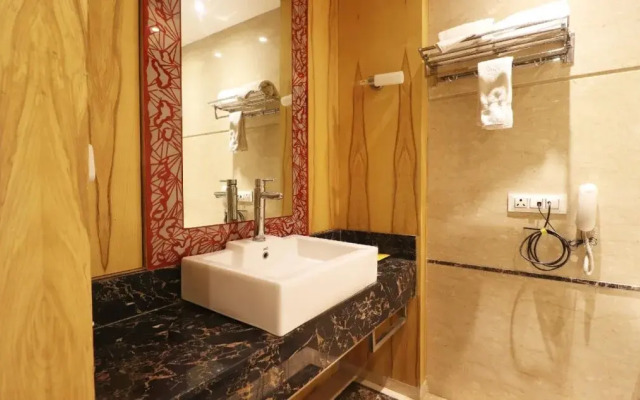 Capital O 73301 Raj Imperial