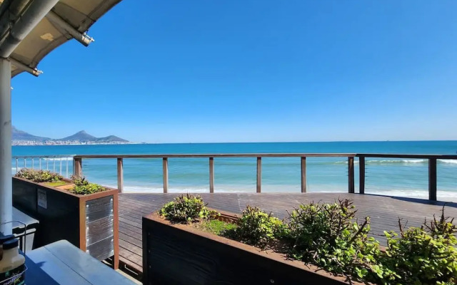 Flamingo Villa Beach Pool Luxury Solar Back Up