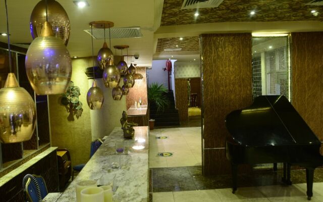 Caesar'S Luxury Hotel