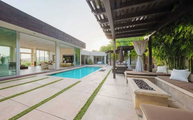 Zen Estate - Luxurious 5BR Beverly Hills Sanctuary With Pool & Canyon Views