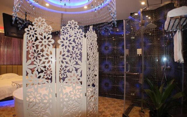Passerby Fashion Theme Hotel