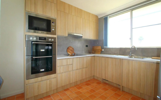 Main Stay 8, 1 Main Street