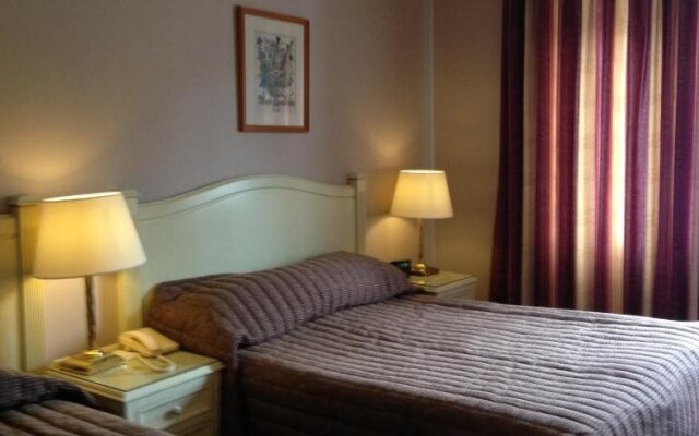 Killarney Lodge