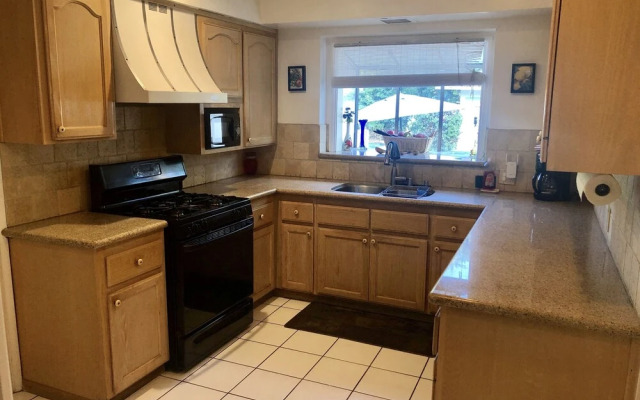 Lovely 2 Bedroom Home with Pool