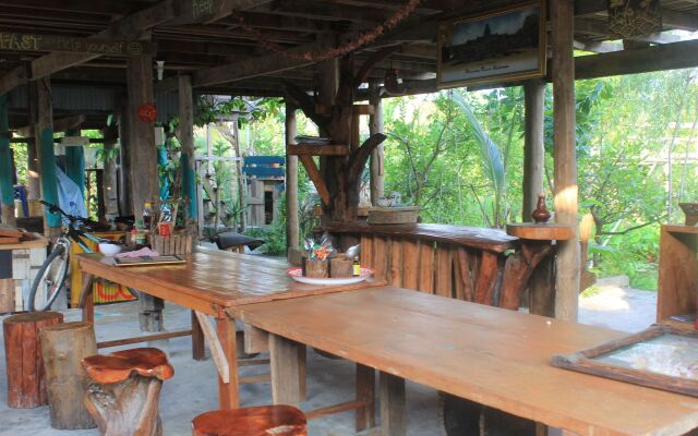 Chiangdao Wood House Homestay