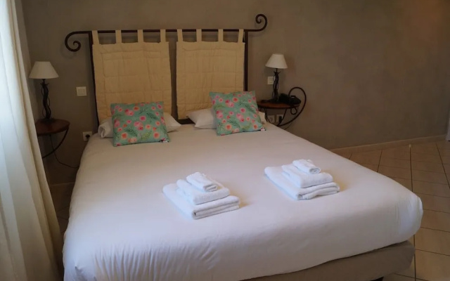 Hotel Restaurant Le Gardon - Pont du Gard
