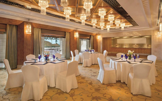 Al Bustan Palace, a Ritz-Carlton Hotel