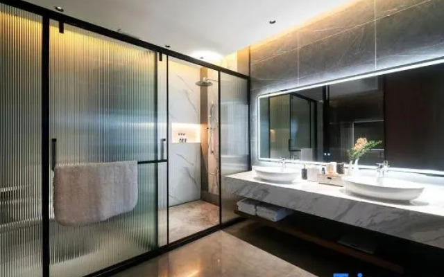 Tengchong Linghe·Dubanshan Hot Spring Hotel