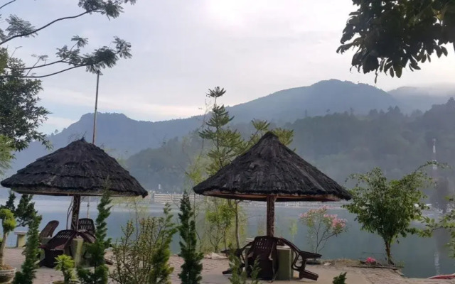 Hotel Pandu Lakeside Tuktuk