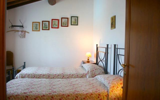 Wonderful private villa with WIFI, private pool, TV, pets allowed and parking, close to Arezzo