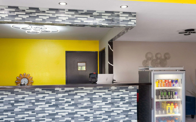Super 8 by Wyndham Olney