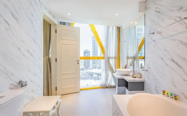 Luxury 2 Bed Home with Maid DIFC