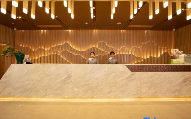 Orange Hotel (Chongqing Jiefangbei Pedestrian Street)