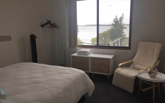 Wallis View - Lakeside Family Retreat