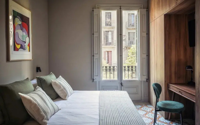 Lovely 6 BR Flat in L Eixample
