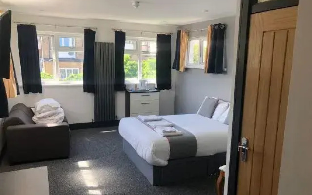OYO Devine Beach Hotel, Westcliff Southend-On-Sea
