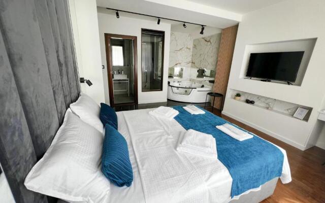 9 Nine - Luxury Apartments & Suites