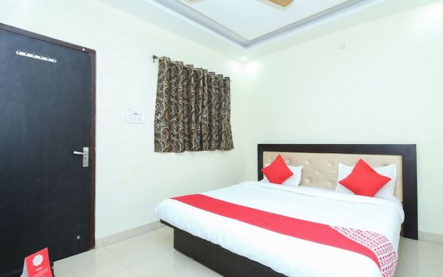 OYO 12407 Hotel Shri Radha ISBT