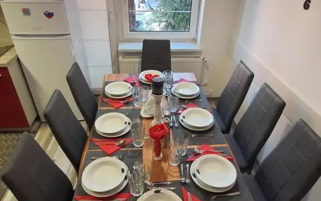 Apartma4us