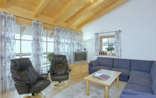 Cozy Chalet with Sauna near Königsleiten