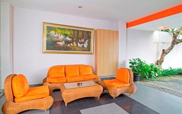 RedDoorz Plus Near ITC Fatmawati