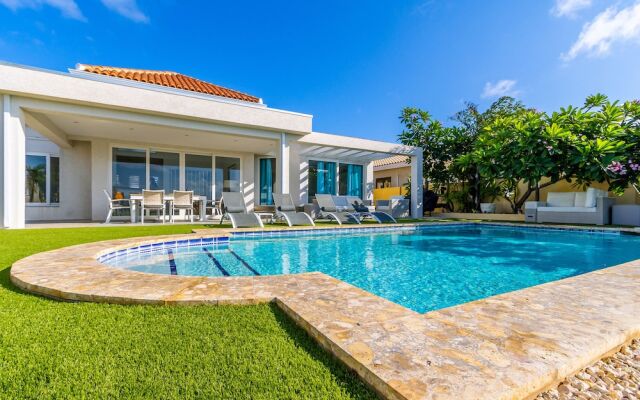 Ocean View! Fully Renovated Villa, Private Pool!