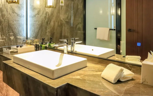 Yun-Ray Phoenix Hotel