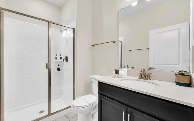 1569 SD - Modern Champions Gate Escape