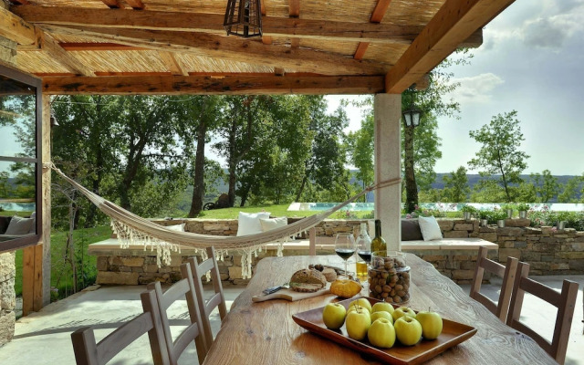 Magnificent Villa in Groznjan With High-end Kitchen & Pool