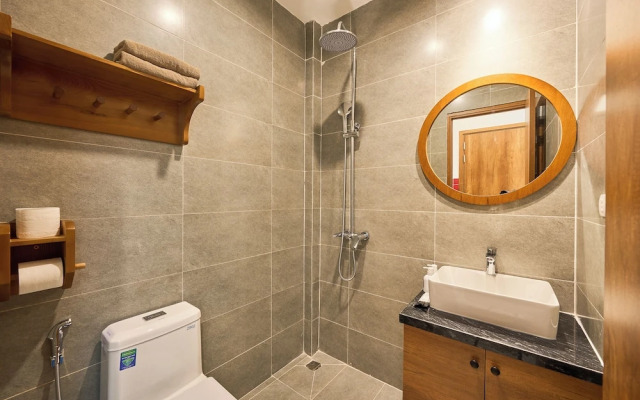 Sunny Greenery oasis in downtown