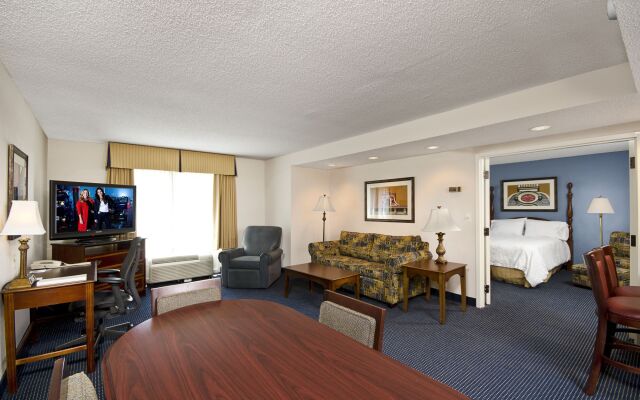 Hampton Inn & Suites Raleigh/Cary I-40 (PNC Arena)