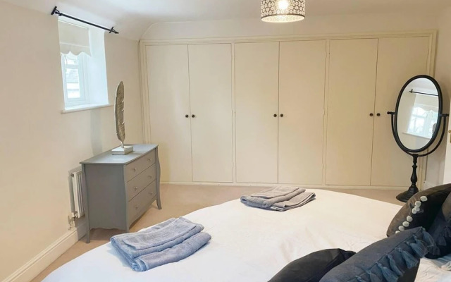 Beautiful 5-bed House in Stow-on-the-wold