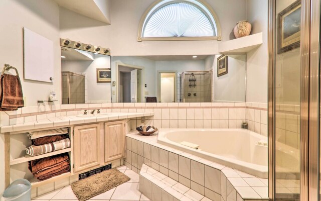 Charming Lake Harmony Townhouse w/ Balcony!