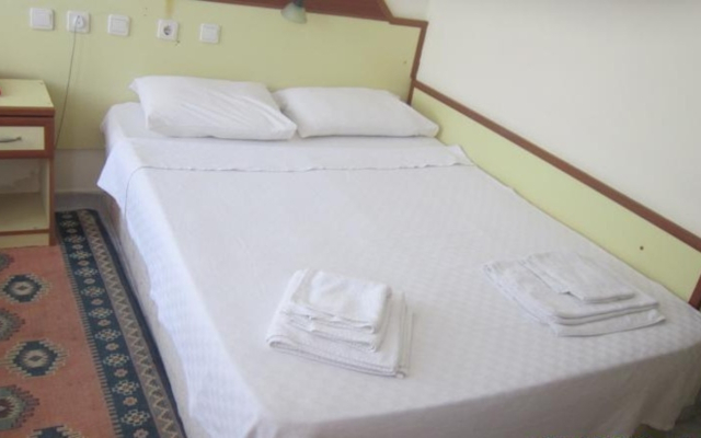 Red Rose Hotel