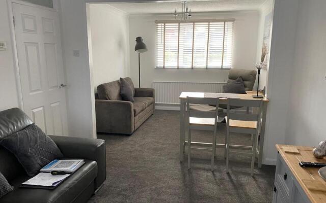 Riverside Park Ground Floor Apartment - St Neots