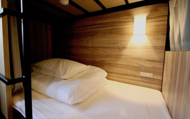 Namba Guesthouse HIVE - Hostel – Guest Rooms – Osaka