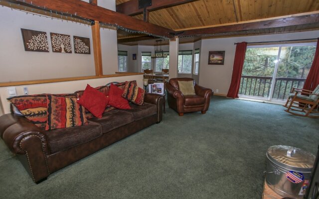 Treetop Retreat