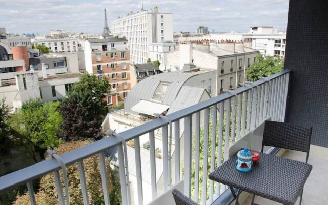 2 Bedroom Apartment With Balcony Near Eiffel Tower And Invalides