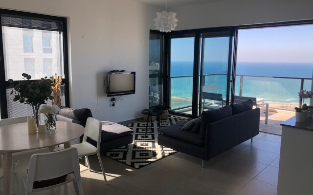 Luxury Apartment Best Location Beach View