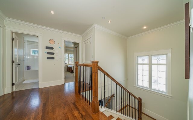 Elegant & Cozy Escape West Vancouver