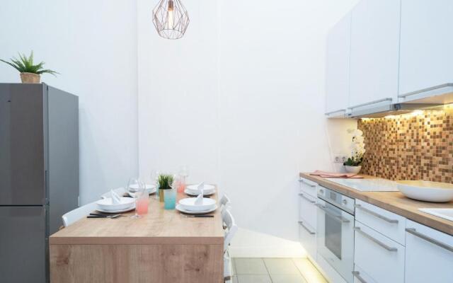 Super Central Apartment with A/C